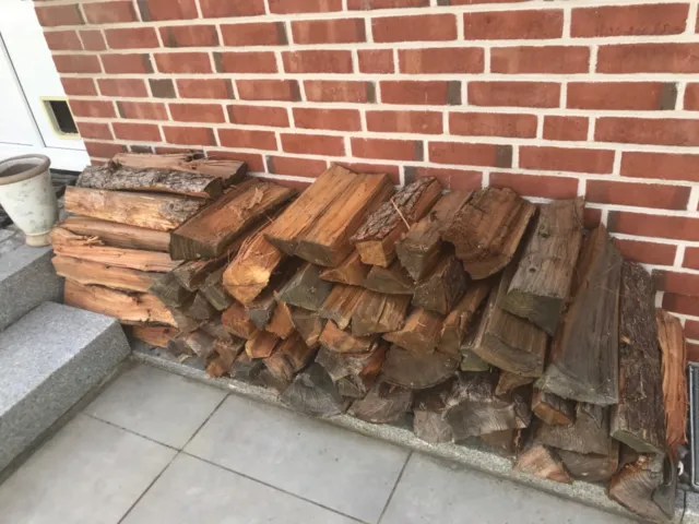 Brennholz Lärche trocken , Scheite 30-50 cm, 0,50 Euro kg