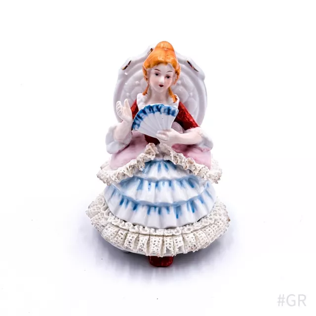 Vintage Figura IN Porcellana Rococò Lady Seduto Con Ventaglio, Dipinti a Mano