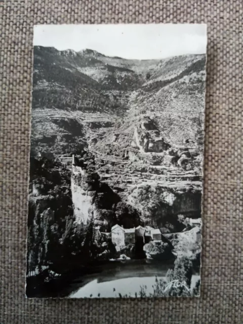 Cpa Cpsm Les Gorges Du Tarn Castelbouc Vue Générale