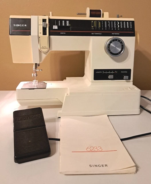 VINTAGE SINGER SEWING Machine Model 6233 Serenade 10 w/ Pedal & Manual
