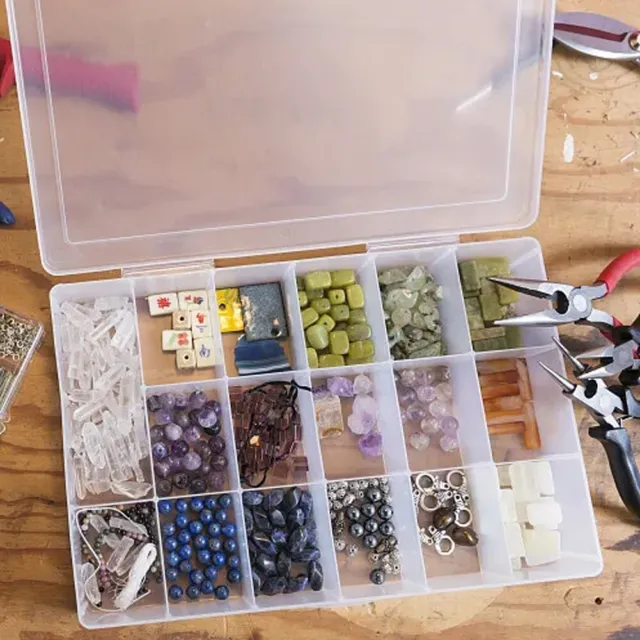 Caja de almacenamiento de joyas de plástico ajustable con 24 rejillas para facilitar la organización