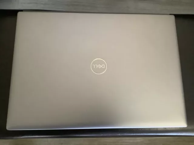 near NEW Dell Vostro 5620 laptop 16gb ram 512gb ssd 1gb Ethernet intel i5 12 gen