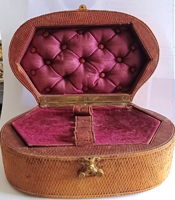 COFFRET BEAUTE COIFFURE 8 A 9 PIECES