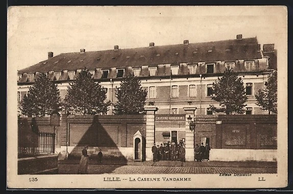 CPA Gravelines – La Caserne / Esplanade – Nord (59) – Carte Postale Ancienne