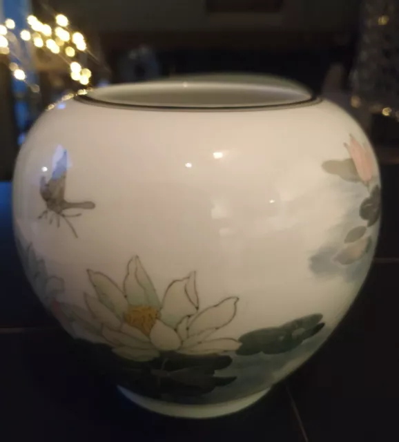 Vase Boule Vintage Asiatique. En porcelaine. Signé Liling China. Motifs floraux