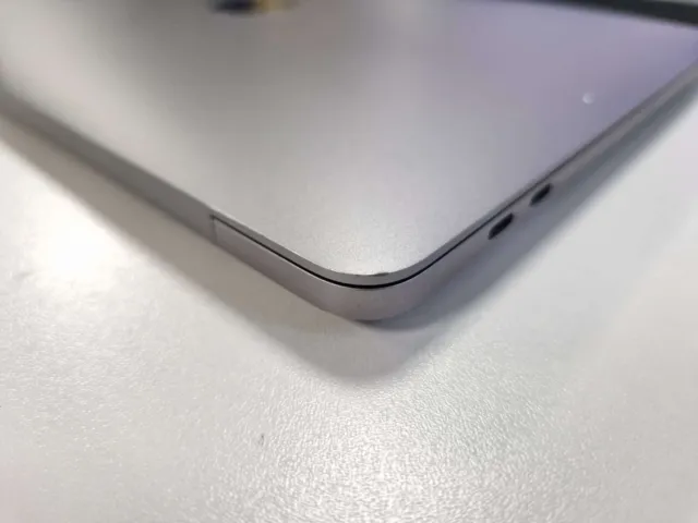 Apple 13" MacBook Pro Touch Bar 2018 Intel i7 8a generazione 256 GB SSD 16 GB RAM - A1989 8