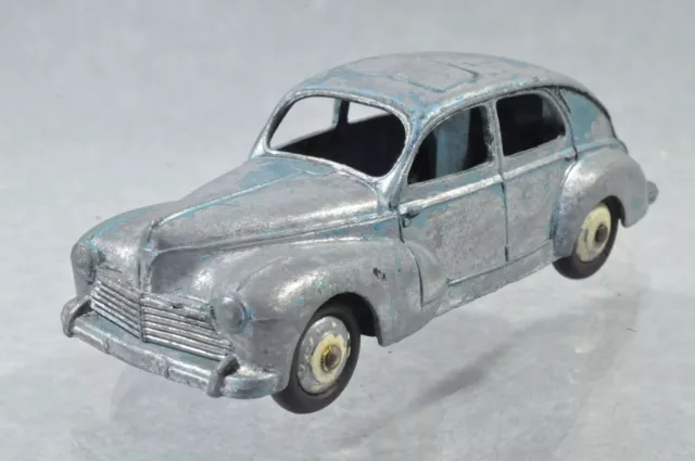 AB492 Dinky Toys France #24R Peugeot 203 D/-