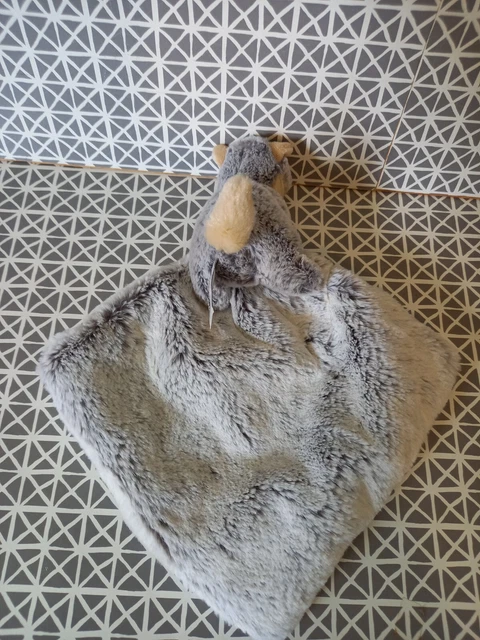 Doudou plat chien blanc gris husky Dani Créations 2