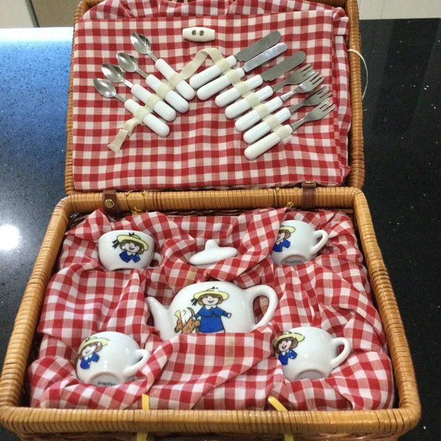 VINTAGE SCHYLLING MADELINE Tea Set Wicker Picnic Basket Red Gingham