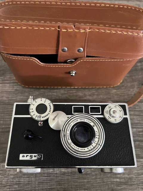 ARGUS C3 Vintage "The Brick" Rangefinder 35mm Camera  50mm f/3.5 w/ case   