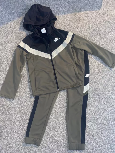 Boys Nike Tracksuit Age 8/9 Years