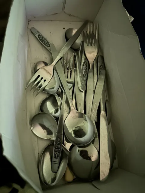 Selection Go Mixed Cutlery To Include Knives, Spoons, Forks And Butter Knife.