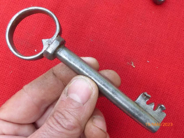 ancienne clef cle de serrure en fer forge n°84