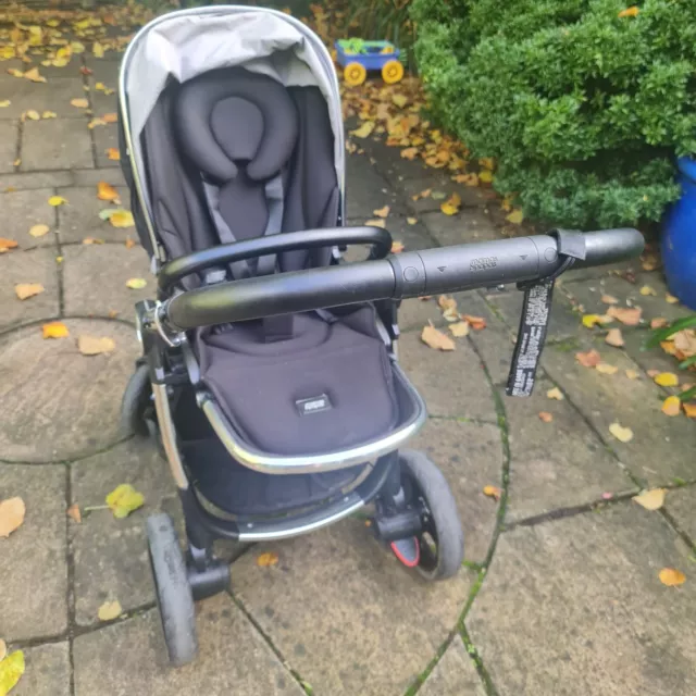 Mamas and Papas Ocarro Pushchair / Carry Cot / Car Seat Bundle - Black