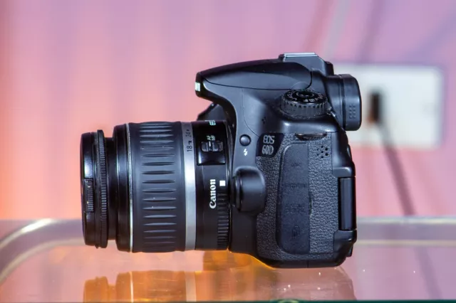 Canon EOS 60D + EF-s 18-55mm II - Buone condizioni funzionali 3