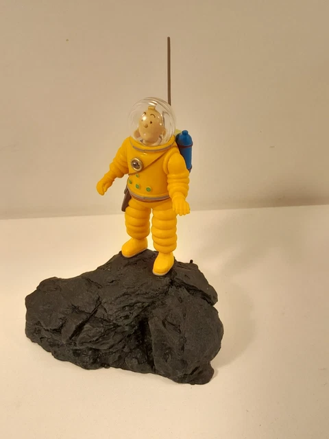 Collection jeep bleue au 1/8e : Tintin embarque pour la Lune avec un Collection jeep bleue au 1/8e : Tintin embarque pour la Lune avec un