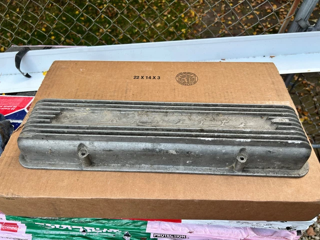 Single 1956-1957 STAGGERED BOLT 9 Fin Aluminum CORVETTE VALVE COVER 3726086