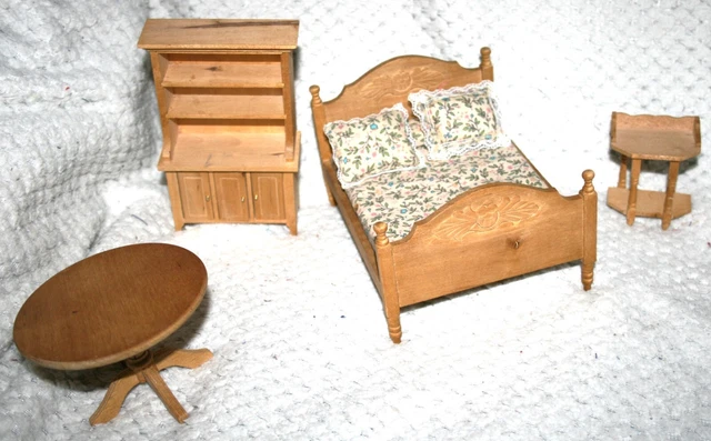 Meubles de poupée en bois - France