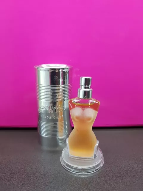 Miniature de parfum de Jean Paul Gaultier classique dans sa boîte métal -