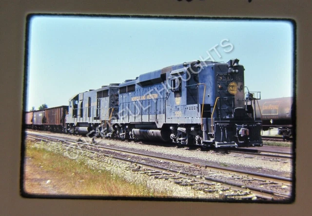 Original  '69 Ektachrome Slide NW Norfolk Western 550 GP30 New Haven, IN   37T56