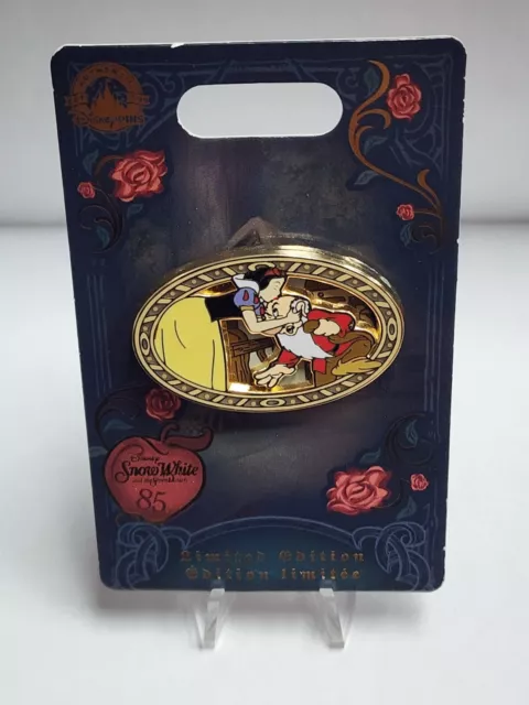 Disney - Snow White 7 Dwarfs - 85th Anniversary - Kissing Grumpy LE4000 Pin