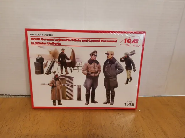 ICM 1/48 WWII German Luftwaffe Pilots and Ground Personnel in Winter Uniform 480