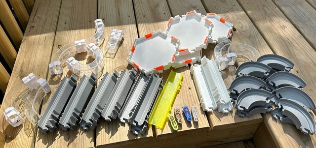 Hexbug Habitat Huge  Lot W/ 4 Nano Bugs, Tracks, Platforms, & Tubes