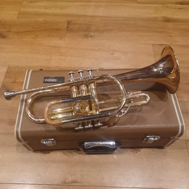 Campana roja cornet YAMAHA YCR-332 con estuche rígido y boquilla usada sin precio