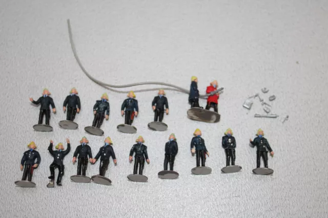16 Figuren Feuerwehrmänner Spur H0 #H232