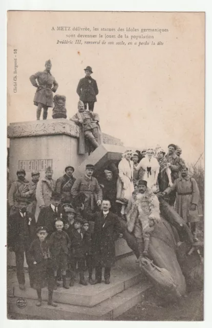 METZ - Moselle - CPA 57 - Military - Metz delivered Frederic Overturned Statue