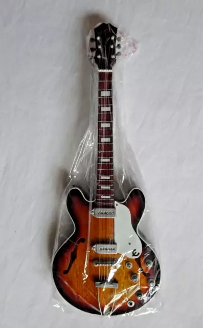 MUSIC LEGENDS COLLECTION Miniature Gretsch Guitar Model 6.60