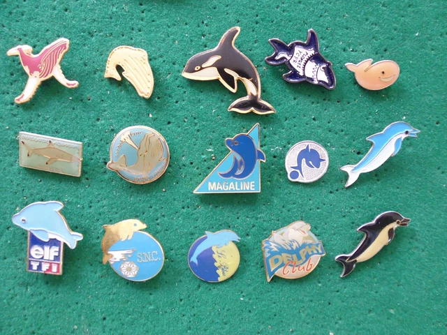 lot de pin's sur les baleines , orques ,dauphins , requins