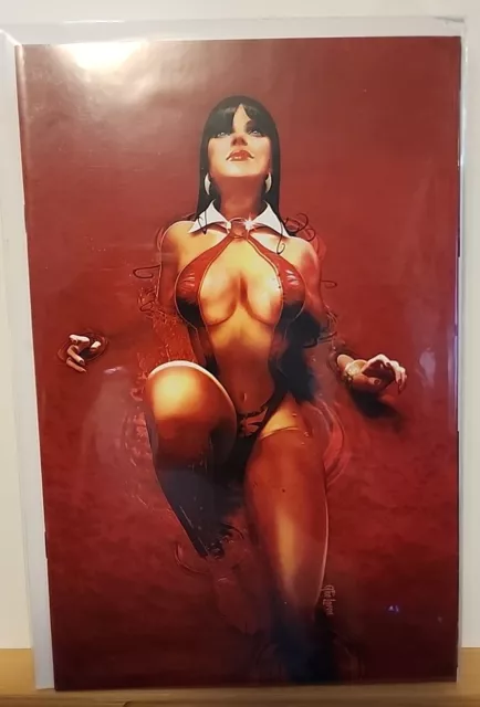 Vampirella: Valentine's Day Special 2022 (Hal Laren Exclusive Virgin Variant)