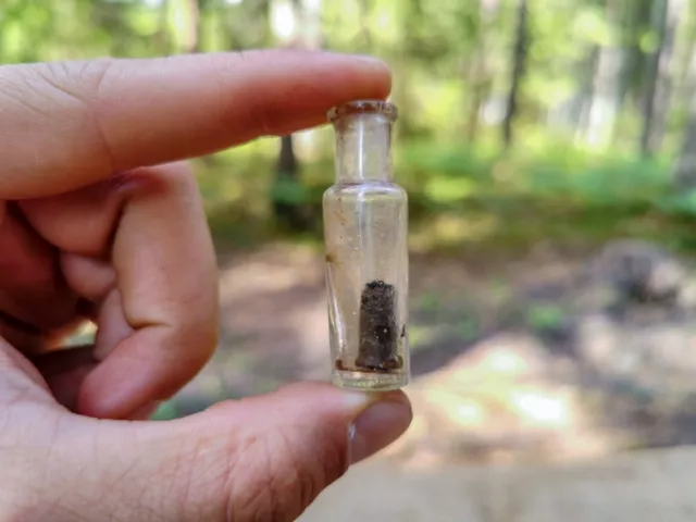 WWI ORIGINAL GERMAN TINY MEDICAL CLEAR GLASS BOTTLE RELIC from CHRISTMAS BATTLES