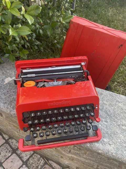 Macchina da scrivere Olivetti Valentine Ettore SOTTSASS Rossa