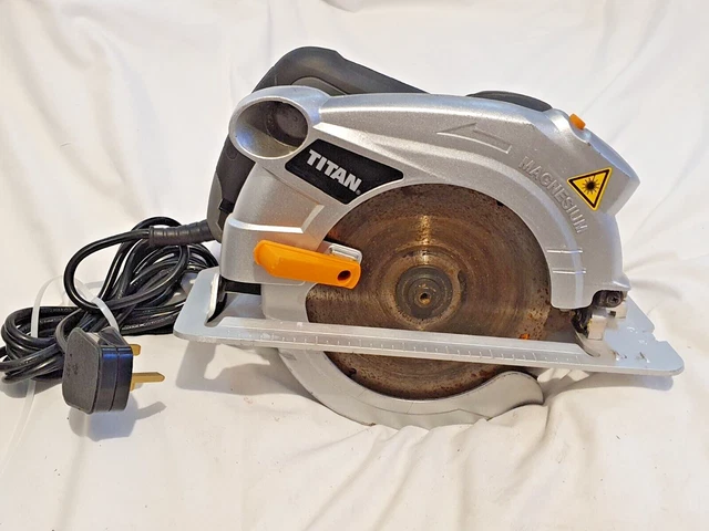 Titanio TTB286CSW motosega circolare 230v 1500w 190mm con guida laser (funzionante)