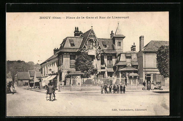 CPA Mouy, Place de la Gare and rue de Liancourt