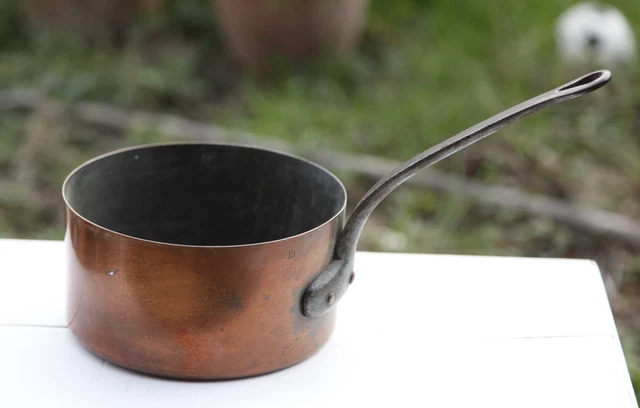 grandes casseroles cuivre martelé , étamé , début XX ème