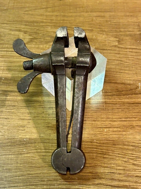 Ancien outil d'horloger étau d'horloger de précison montre bijoux clock