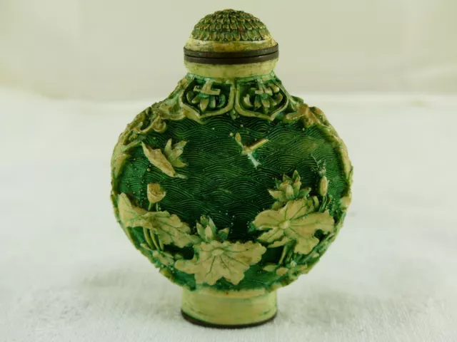 01) Tabatière / Flacon A Parfum En Résine Sculptée Chine Signature A Identifier