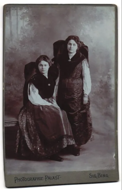 Fotografie Sigmund Bing, Wien, Goldschmiedgasse 4, Schwesternpaar in samtenen T