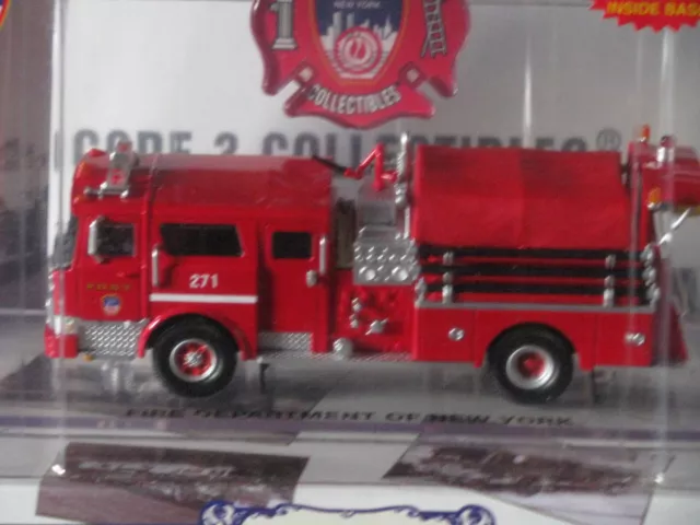 Code 3 FDNY Engine 271 Mack Feuerwehr New York F.D.N.Y      schönes Modell