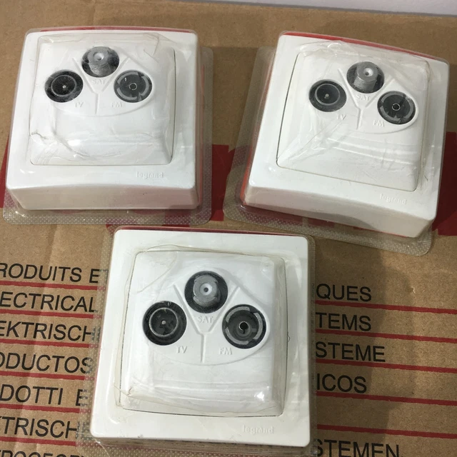 Prise TV/FM/SAT Legrand Saillie Complète - Référence 0 973 62, Blanc, Neuf