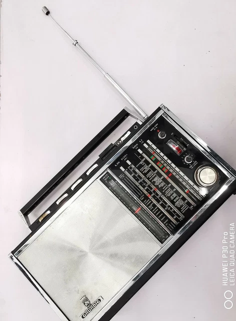 RADIO VINTAGE GRUNDIG satellit 6001 Pour Pièces Détachées Non Testé NOT