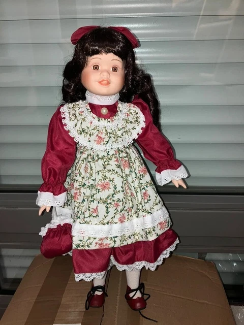 POUPÉE DE COLLECTION en porcelaine - PORCELAIN DOLLS ELENA n°12/300 POUPÉE DE COLLECTION en porcelaine - PORCELAIN DOLLS ELENA n°12/300