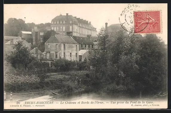 CPA Thury-Harcourt, Le Chateau et Bords de l´Orne