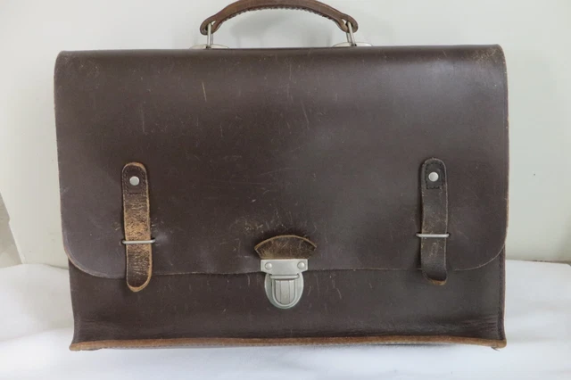 S N C F Ancienne grande sacoche cuir+ Rare petite sacoche cuir + gomme EUR 75,00 - FR