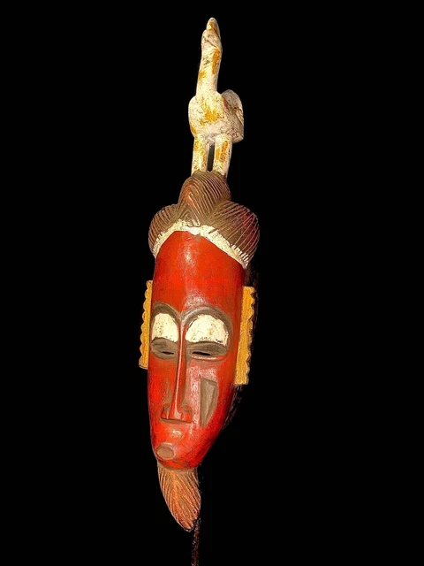 Maschere africane antiche intagliate a mano in legno intagliato a mano con...