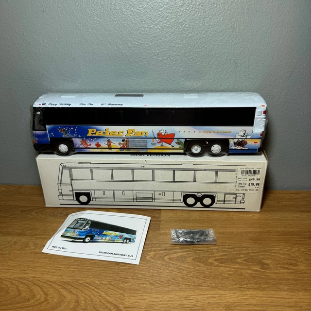 CORGI - PETER PAN - MCI-102 DL3 - PETER PAN BIRTHDAY BUS