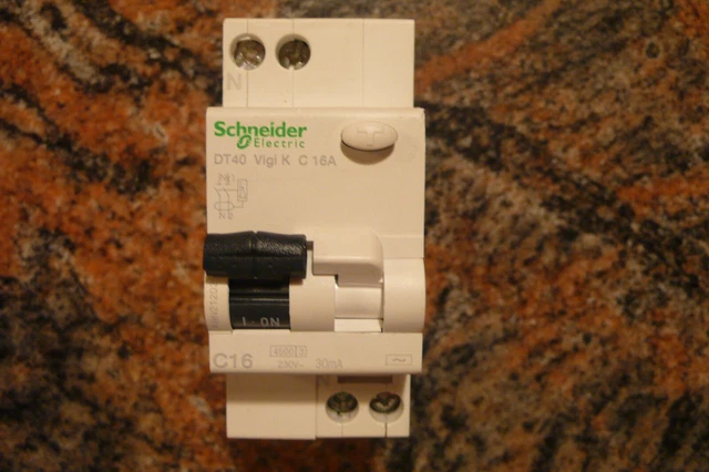 Disjoncteur Différentiel Merlin Gerin DT40 16A 30mA - Occasion En Bon état